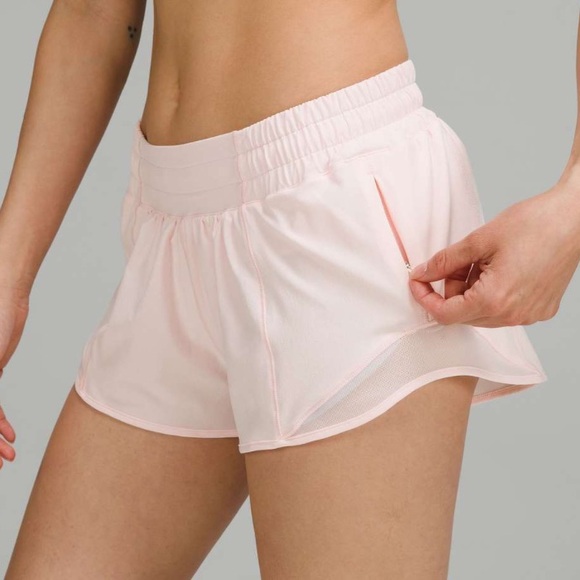 Lululemon Hotty Hot Low-Rise Lined Short 2.5" EUC Size 4 - Picture 2 of 5